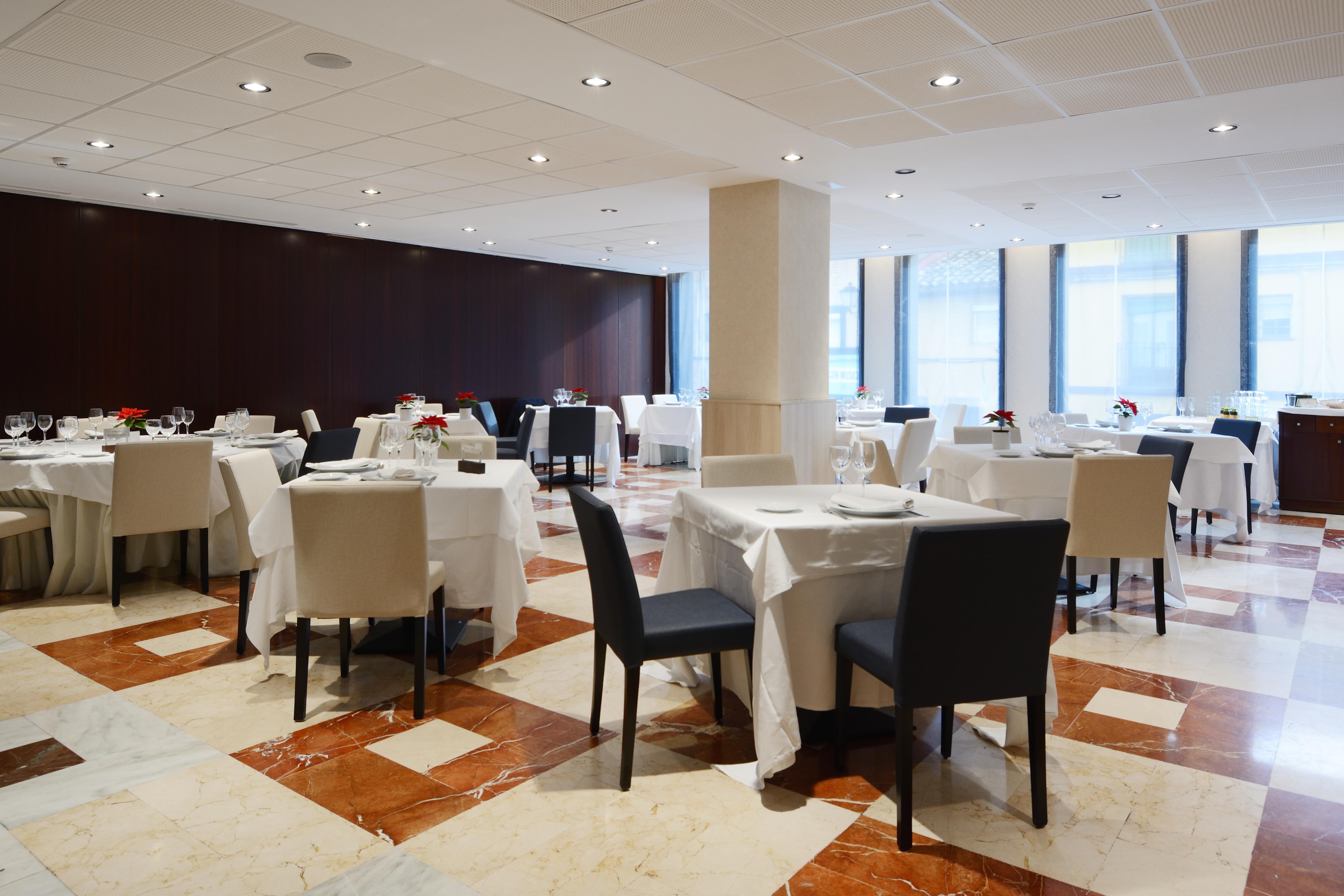 Hotel Pedro I De Aragon 4 Estrellas Superior Huesca Kültér fotó
