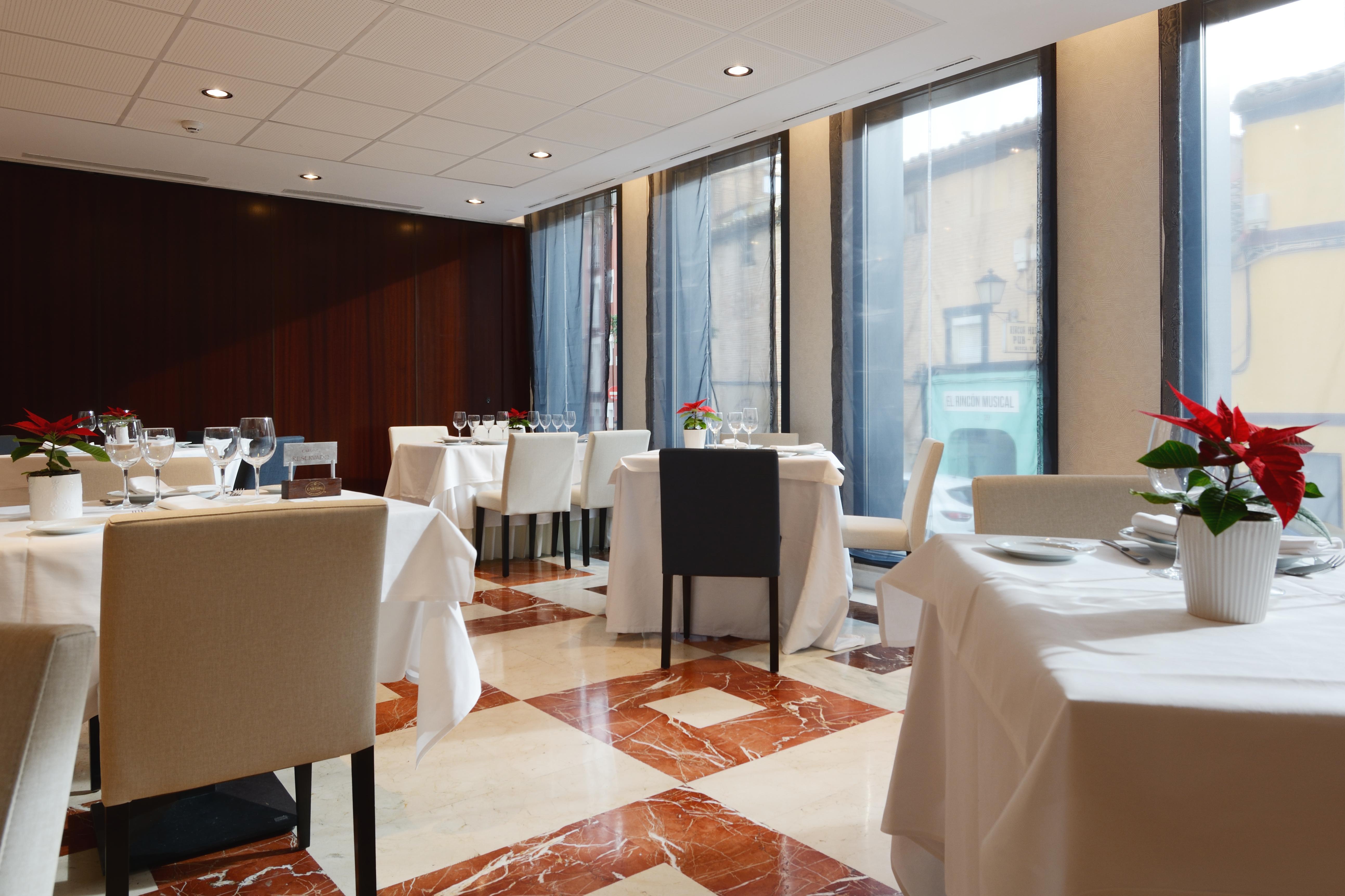 Hotel Pedro I De Aragon 4 Estrellas Superior Huesca Kültér fotó