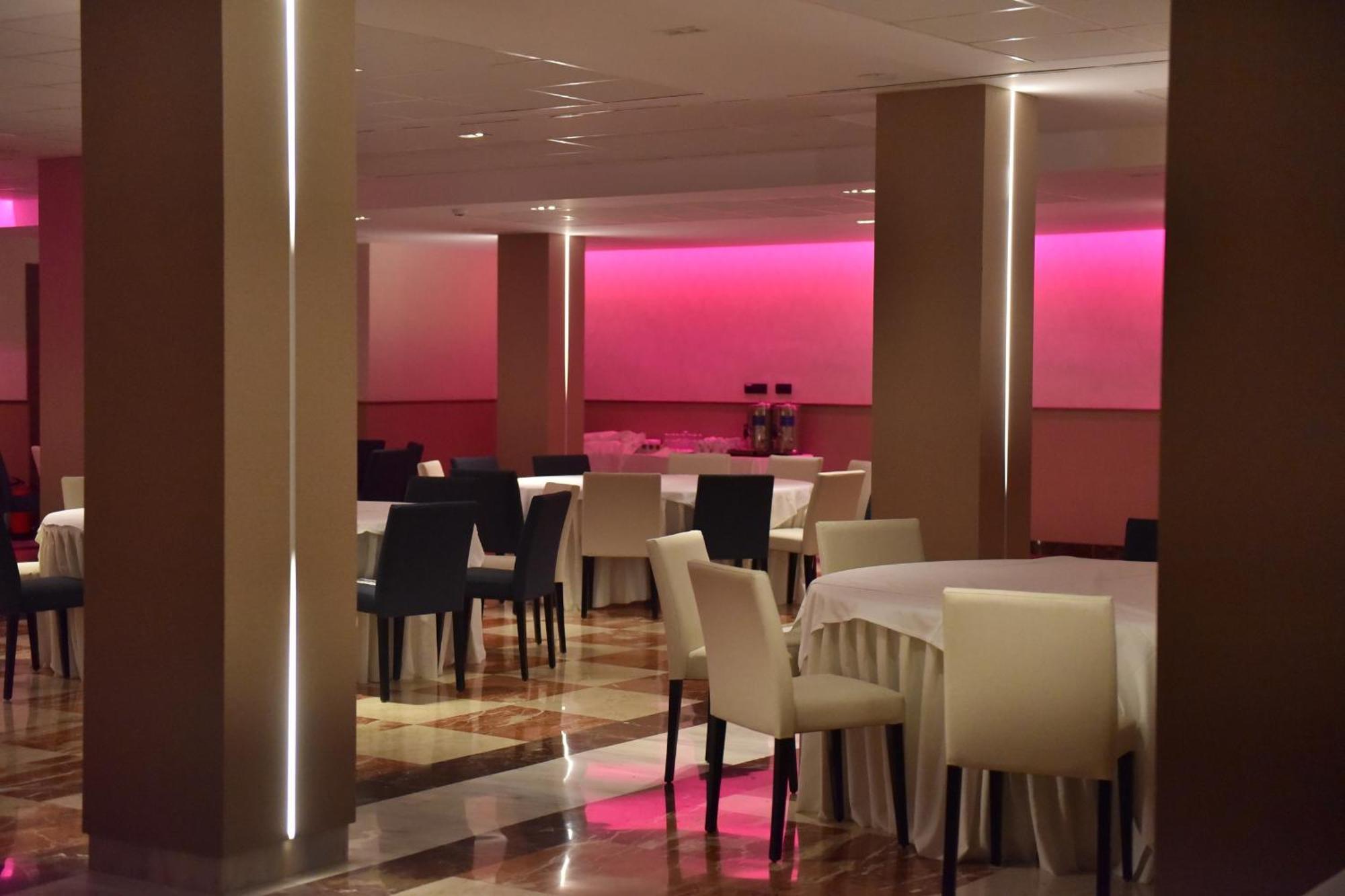 Hotel Pedro I De Aragon 4 Estrellas Superior Huesca Kültér fotó