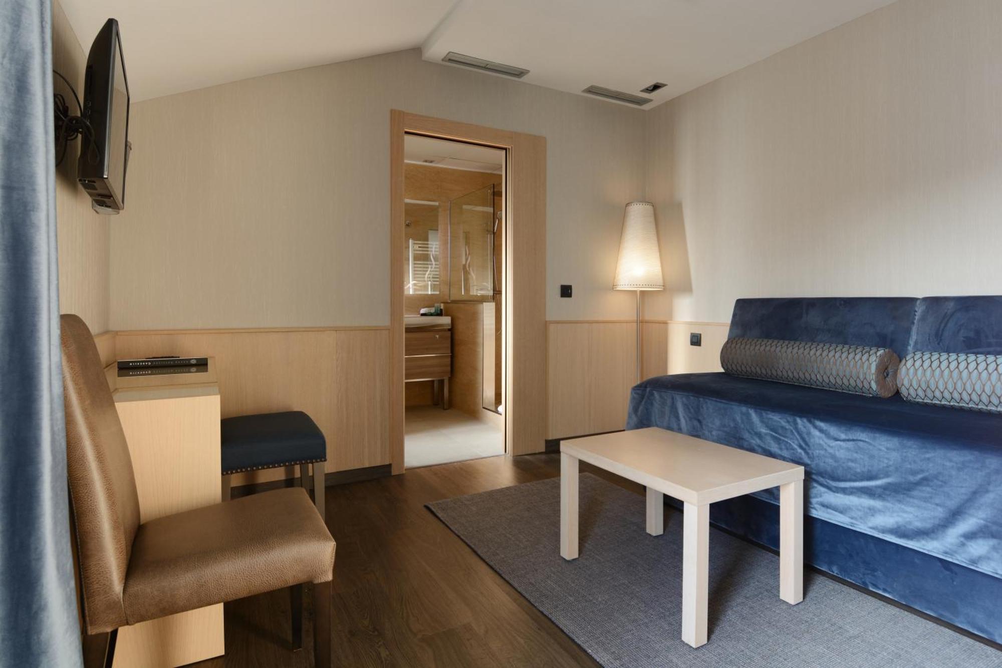 Hotel Pedro I De Aragon 4 Estrellas Superior Huesca Kültér fotó