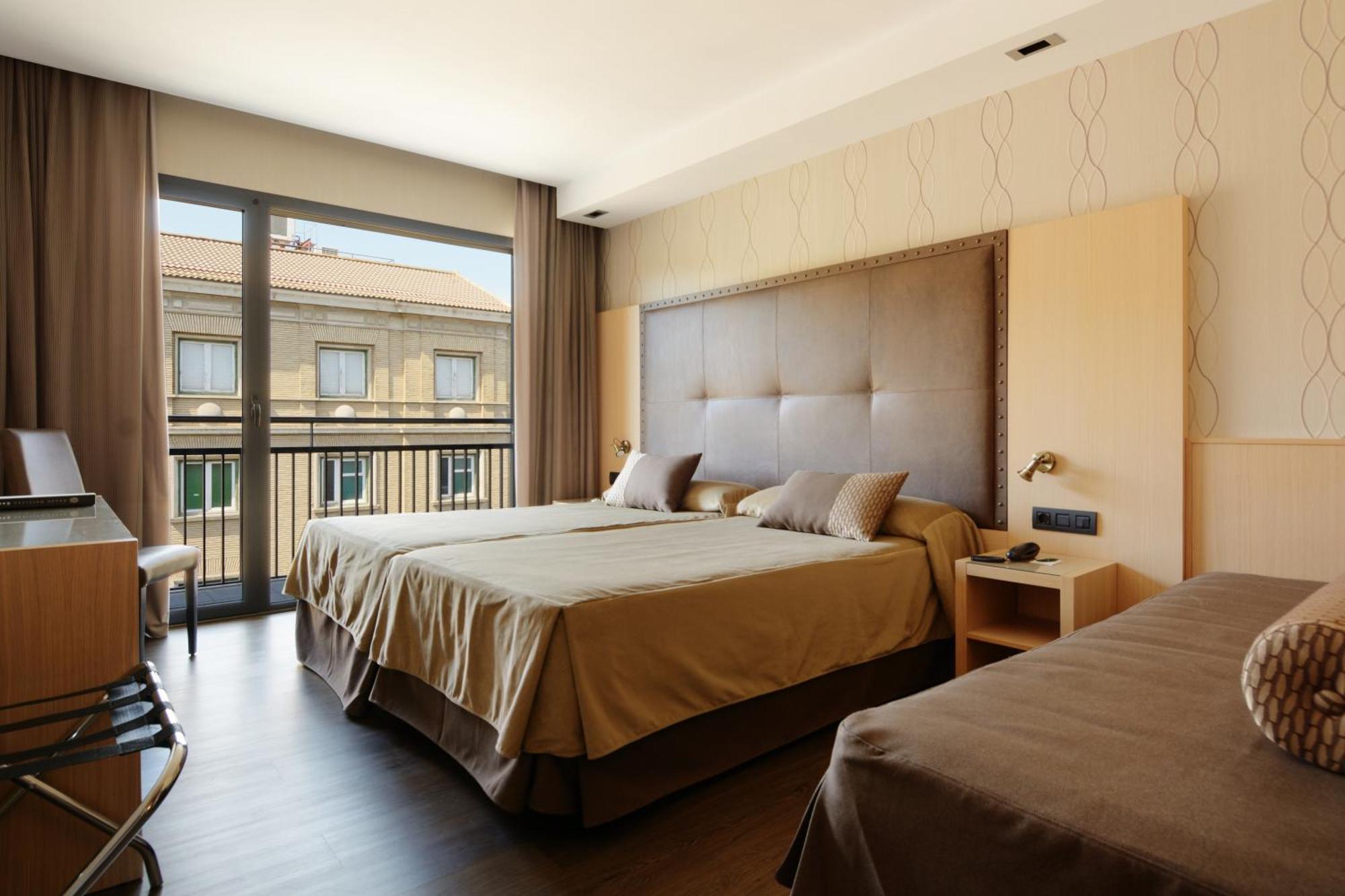 Hotel Pedro I De Aragon 4 Estrellas Superior Huesca Kültér fotó