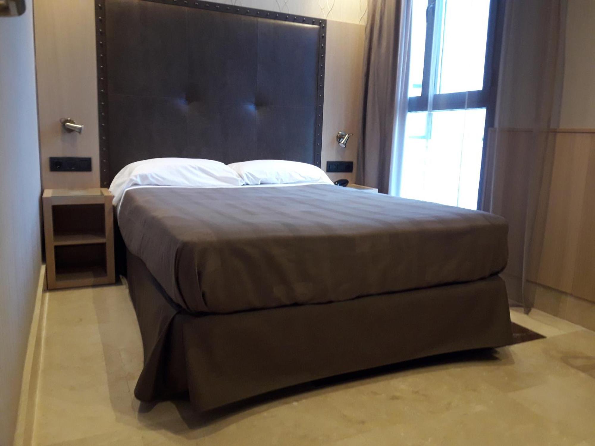 Hotel Pedro I De Aragon 4 Estrellas Superior Huesca Szoba fotó